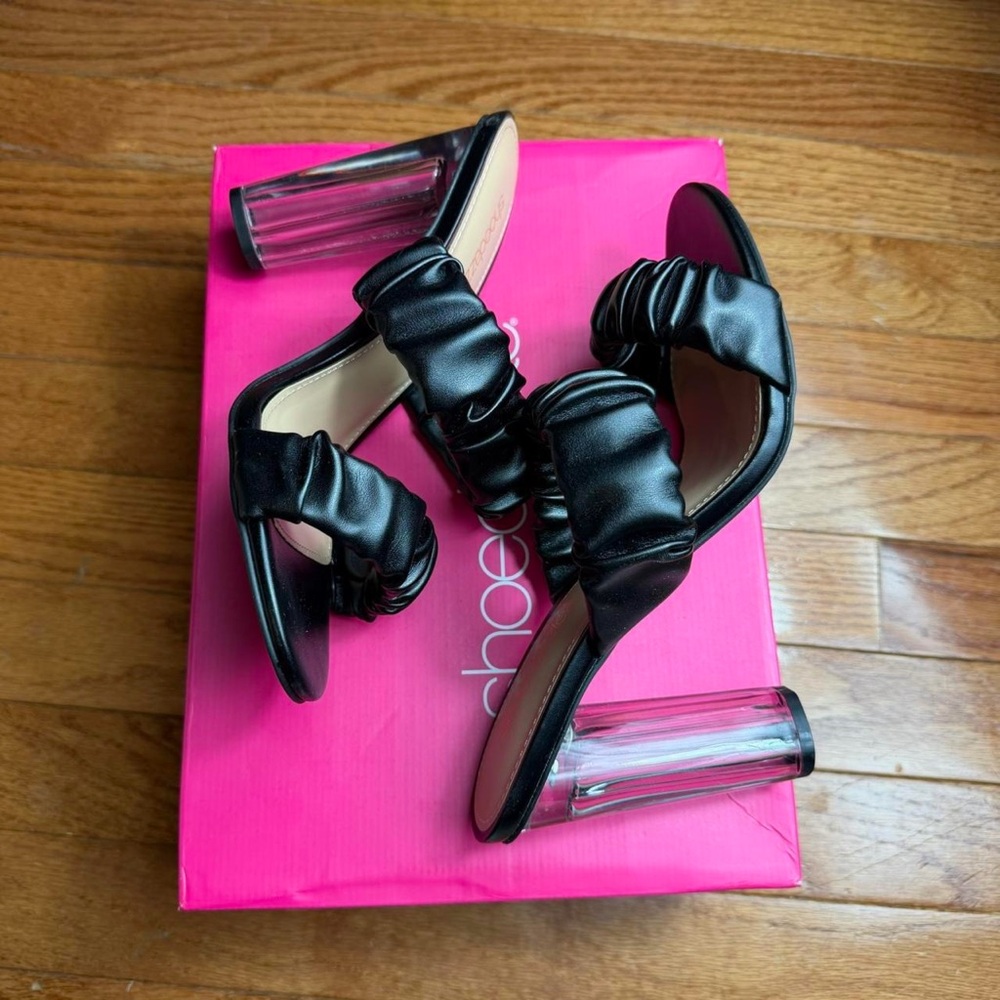 NWT Black Ruffled Heels - Picture 5 of 8